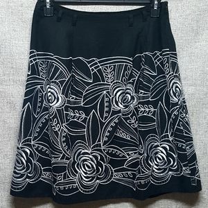 Michele Black w/White Floral Embroidery Skirt Sz 8